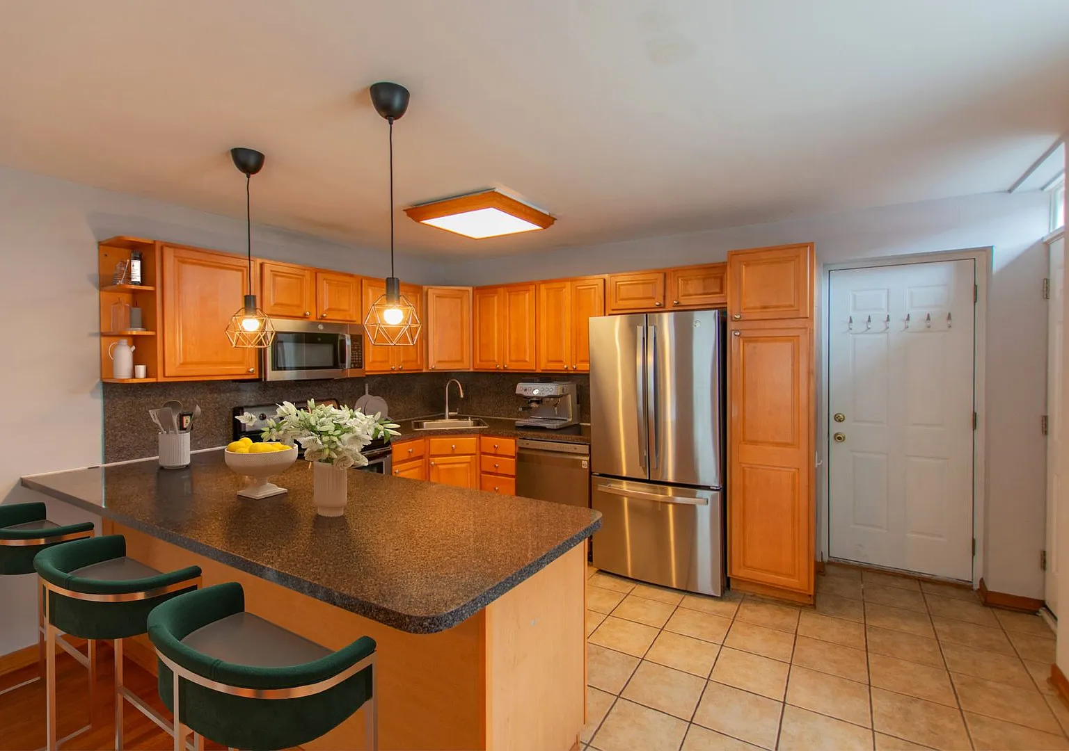 South Philadelphia Corner Rowhome with Garage Parking and Roofdeck! — Photo 2