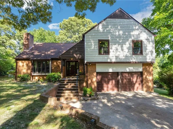 5005 Warfield Dr, Greensboro, NC 27406