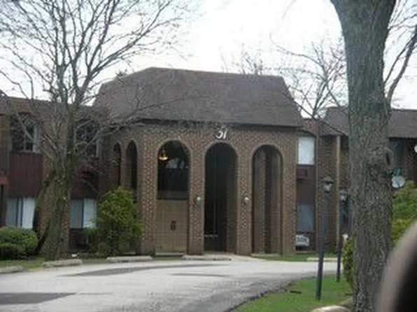 31 Washington Blvd APT 209, Mundelein, IL 60060