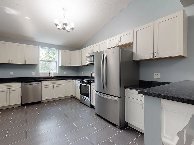 430 Borland St — Photo 5