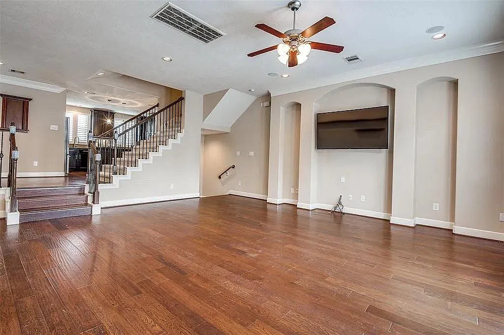 3 bed, 3.5 bath, 2108 sqft, $2,850 — Photo 2
