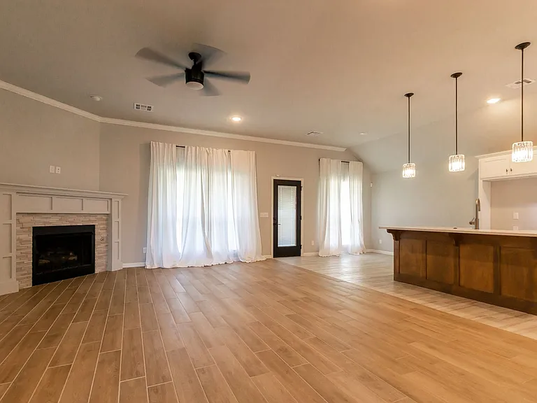 4200 NW 156th Ter — Photo 5