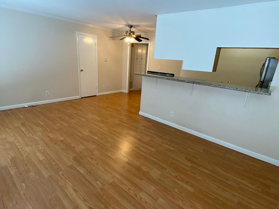 1st image of 11623 W Gorham Ave #3