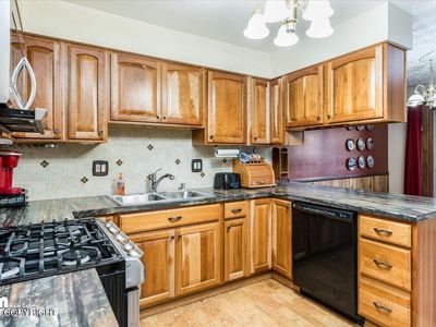 18539 Neumann Cir, Eagle River, AK, 99577