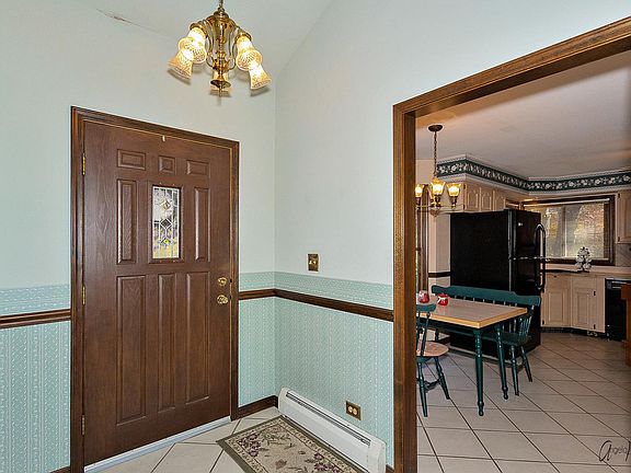 3rd image of 14705 Emery Ln