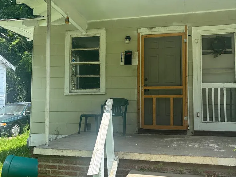1136 Wiggins St — Photo 1
