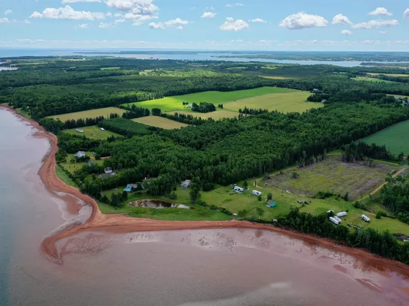 8 Birch St, Cornwall, PE C0A 1H0