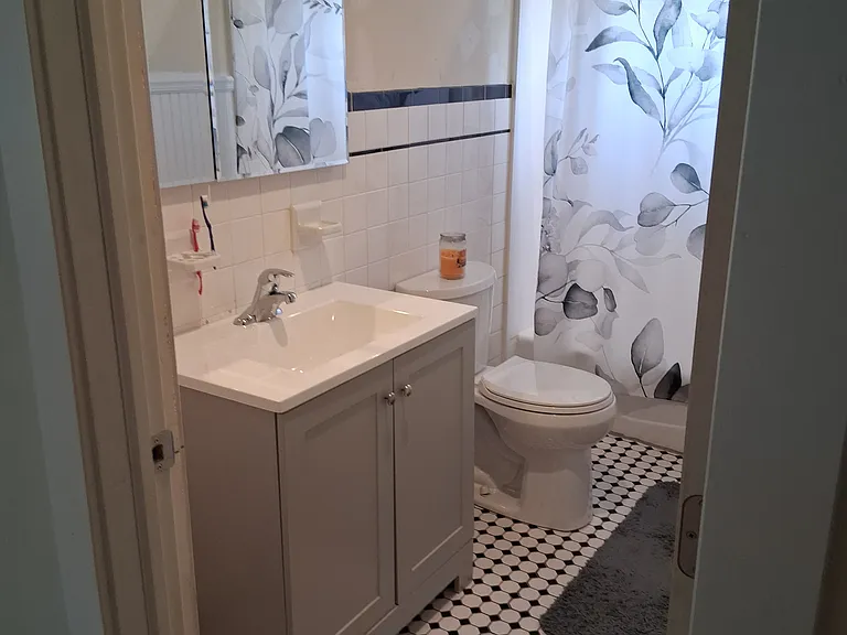 1906 N Webster Ave — Photo 18