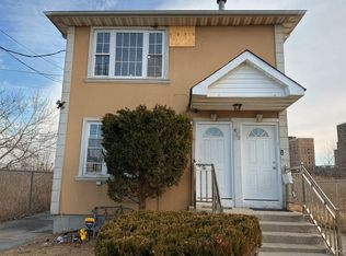 472 Beach 43rd St, Far Rockaway, NY 11691