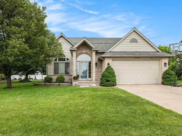 31131 Broderick Dr, Chesterfield, MI 48051