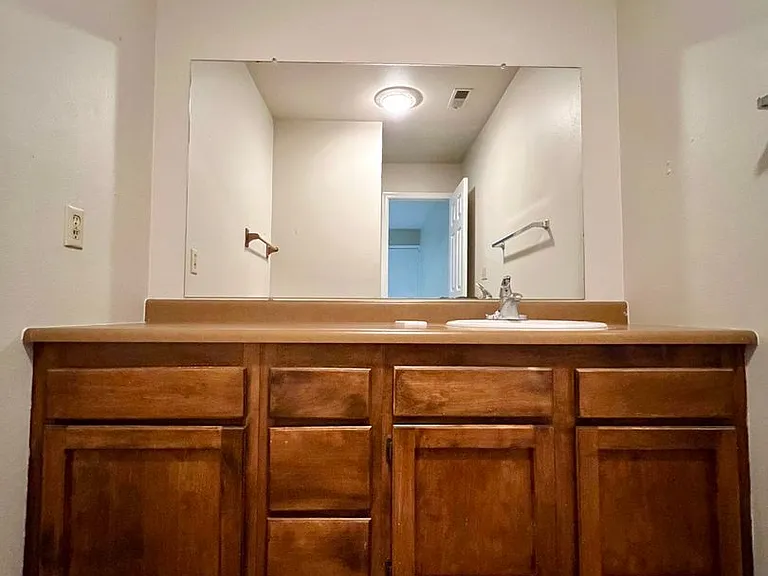 Remodeled 3BR in Mountain Park | Primary Suite + Deck | Lake Oswego — Photo 19