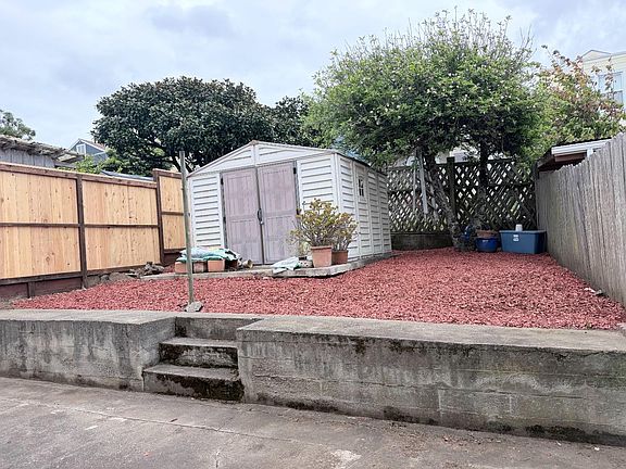 4th image of 247 Madrid St