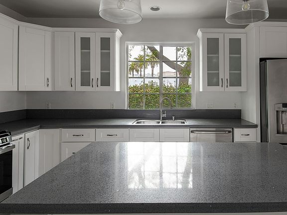 4th image of 159 N Hamilton Dr #159