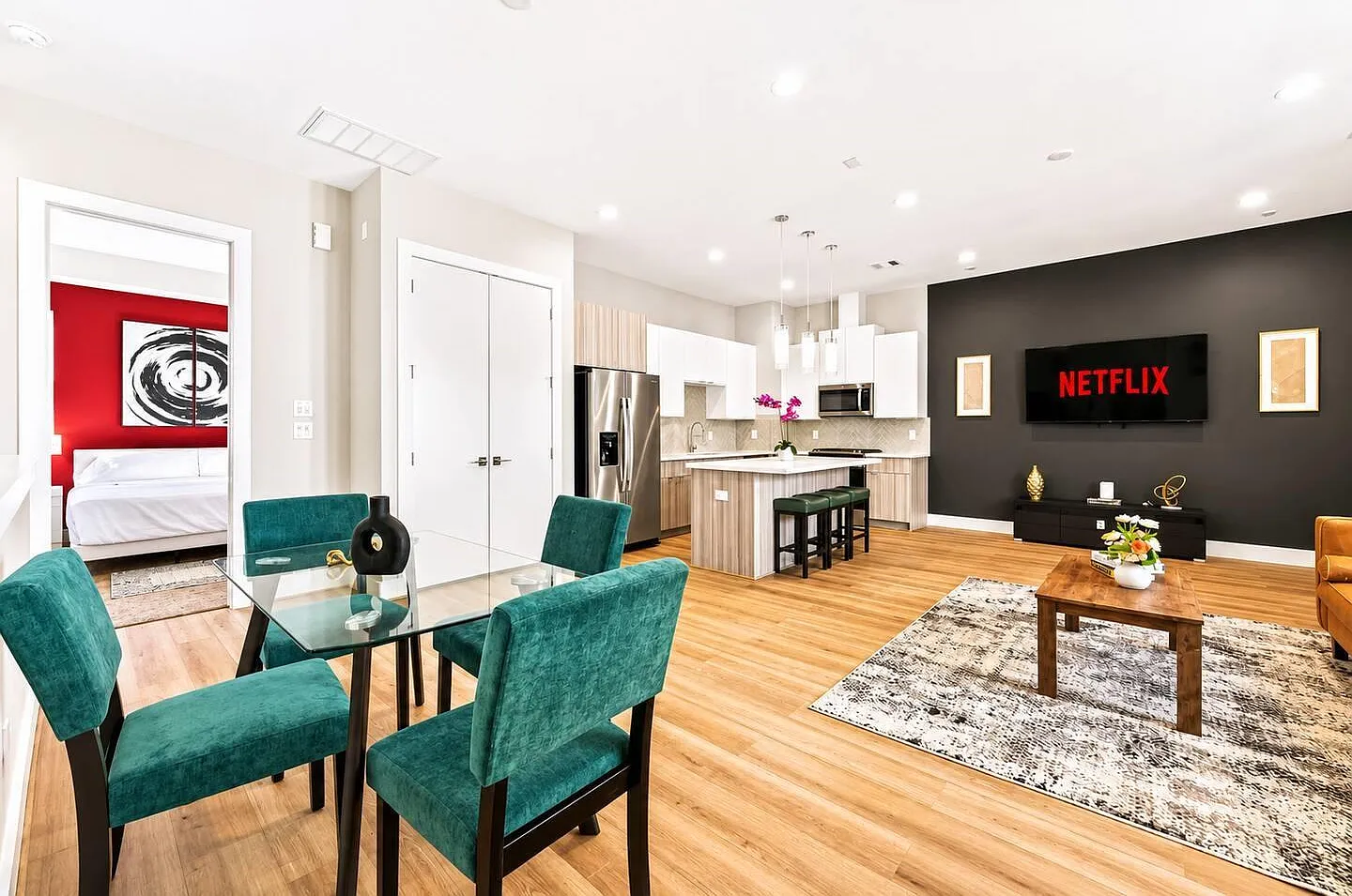 3 bed, 2.5 bath, 1556 sqft, $2,400 — Photo 3