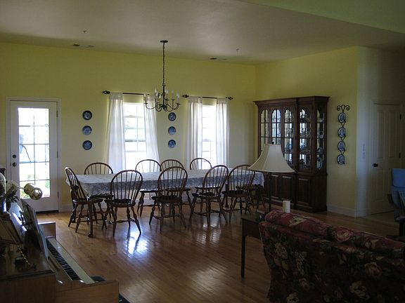 Dining - open to lvg rm