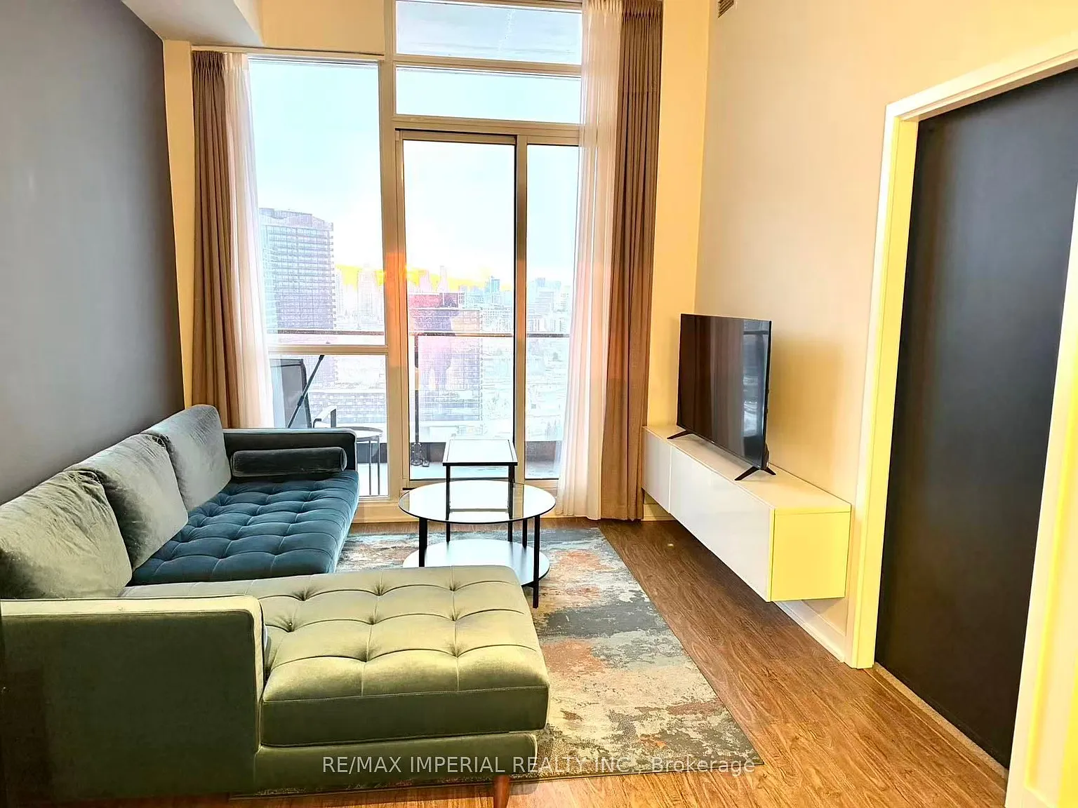 2 bed, $2,400 — Photo 4