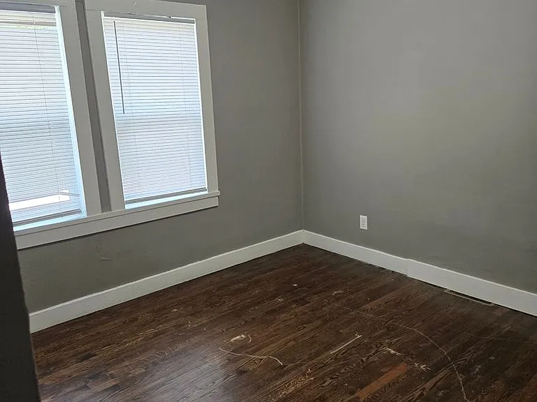 439 E High St — Photo 3