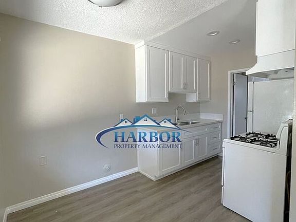 5th image of 1388 Martin Luther King Jr Ave APT 4