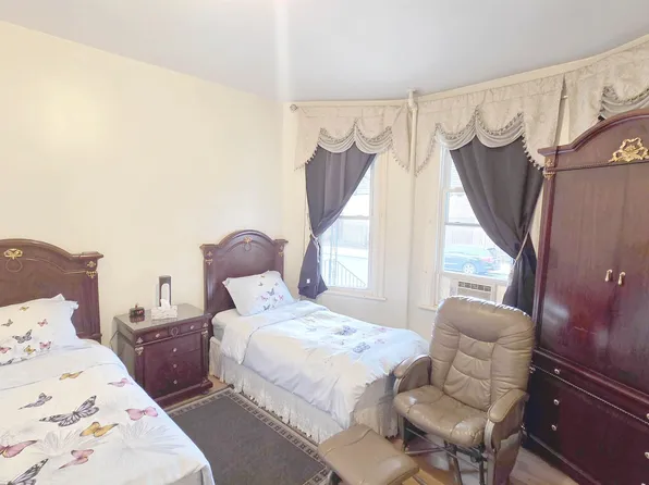 164 Bayview Avenue image 11 of 26