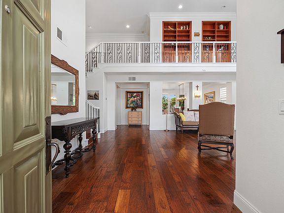 4th image of 4924 Pearlman Way