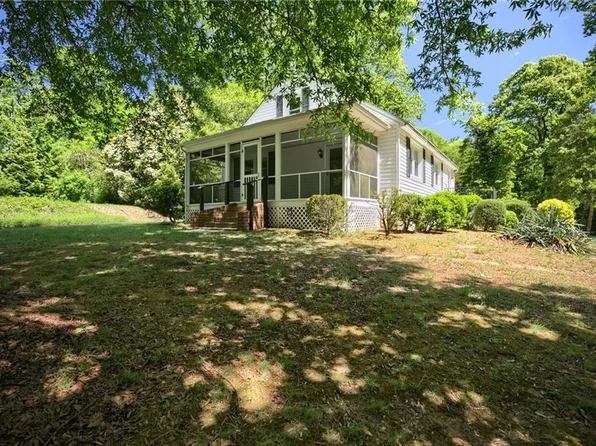 59 W Point Rd, Lancaster, VA 22503