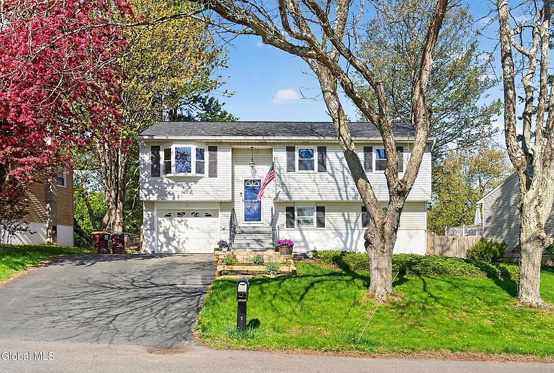 2nd image of 8 Daniel Street