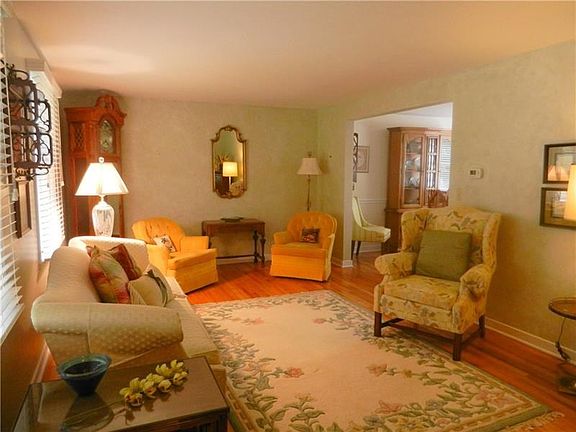 LITE BRITE LIVING ROOM WITH GLEAMING HARDWOOD FLOORS
