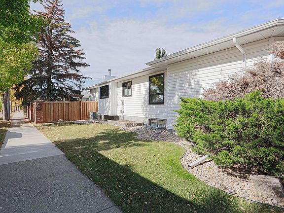 4th image of 2 Hillview Cres NE