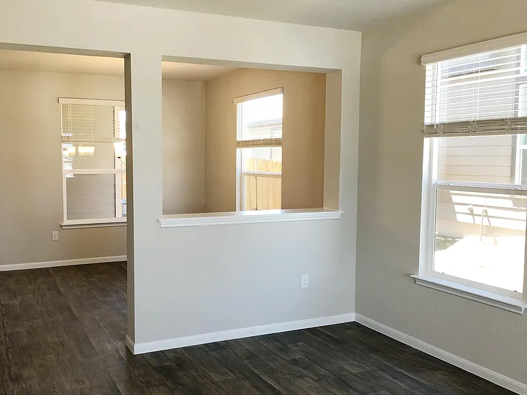 10502 Fulton Ave — Photo 5