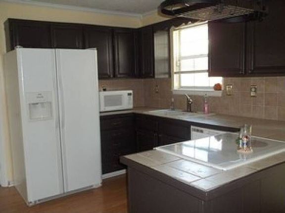 5th image of 904 Coggeshall Ct