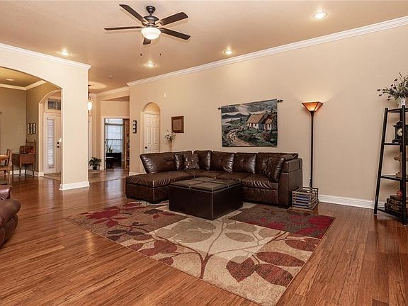 5th image of 1531 Foxboro Ct