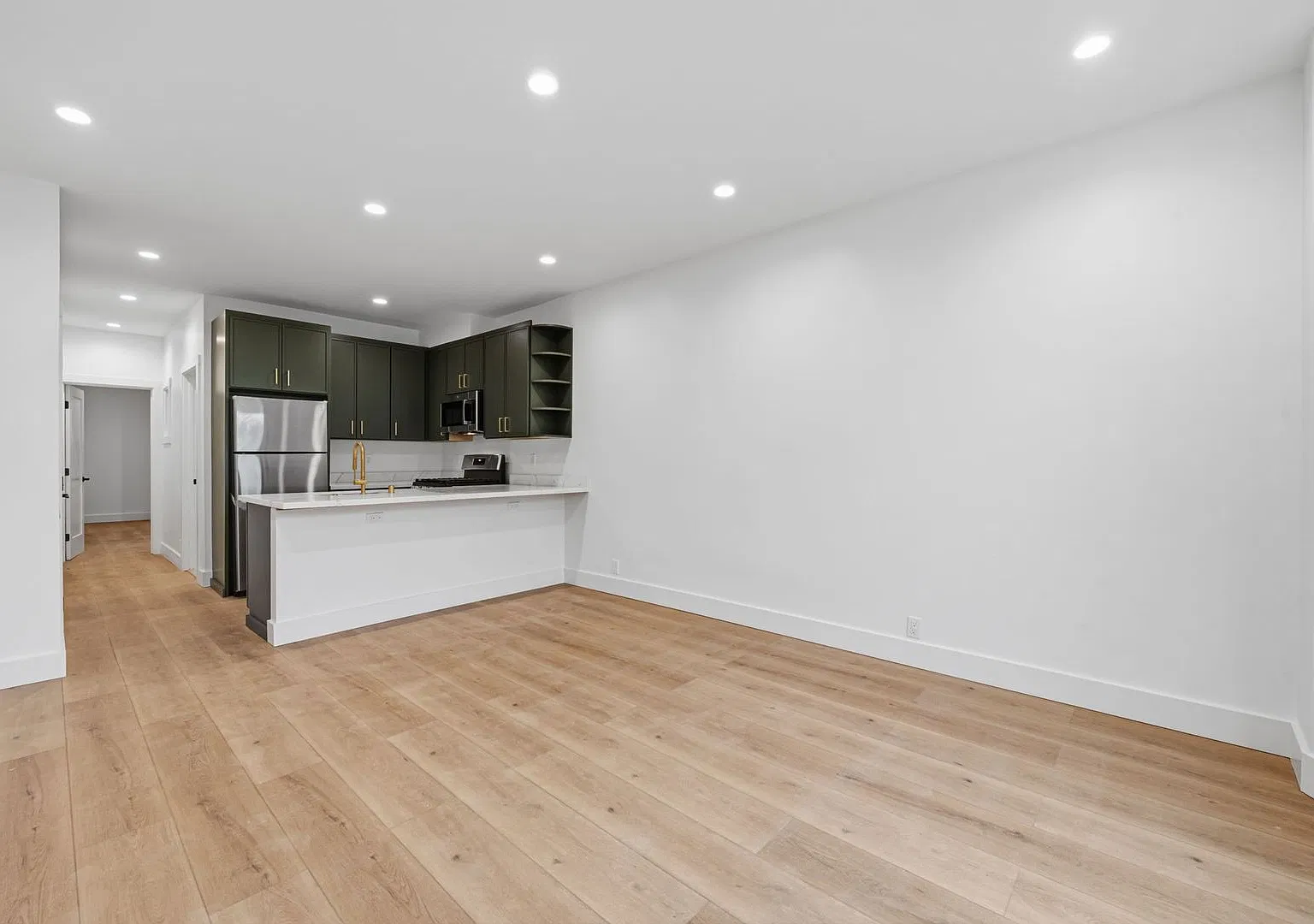 Brand-New Luxury Apartments at 1530 Leavenworth Street — Photo 3