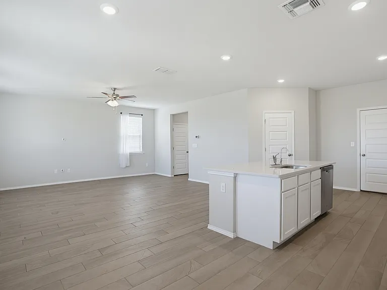 10803 Airmen Dr — Photo 7