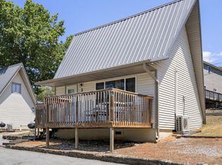 303 Deepwater Cir, Reeds Spring, MO 65737