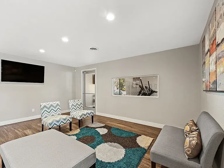 Leasing office 2