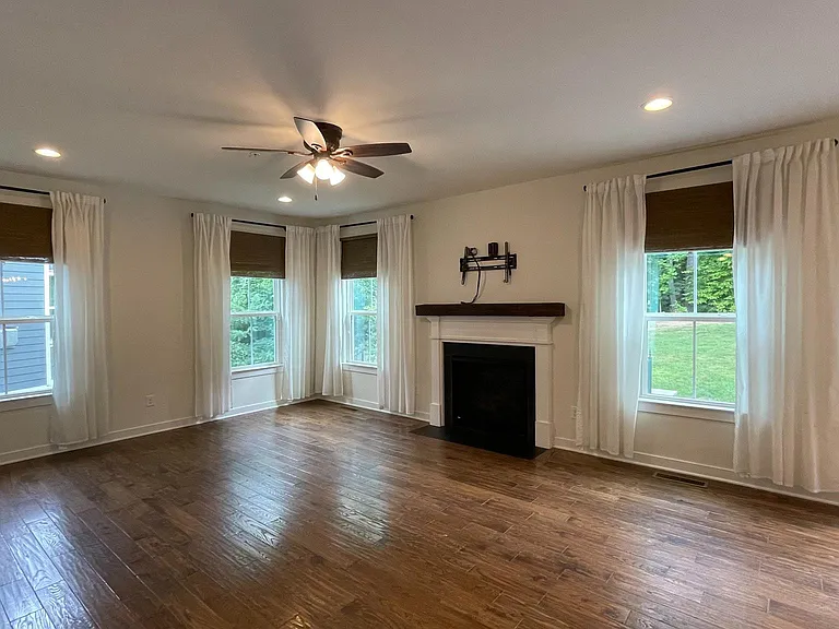 2309 Harmsworth Dr — Photo 5