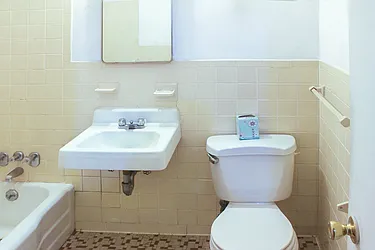 Sold by Thomas Lipovetsky, LREB