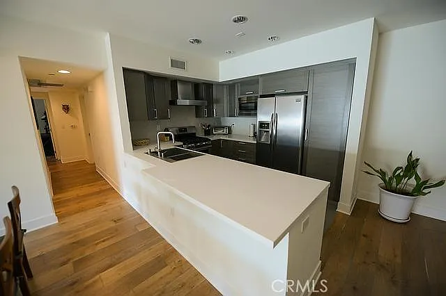 7133 Hawthorn Ave #202 — Photo 5