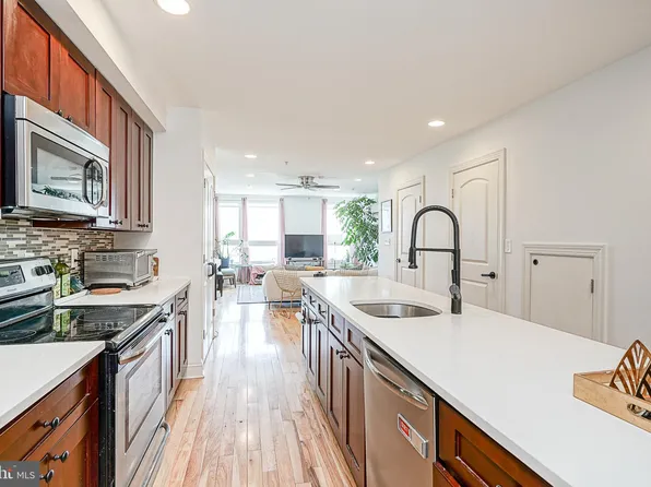 821 N 15th St #3, Philadelphia, PA 19130