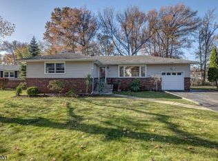 538 Valley Rd, Clark, NJ 07066