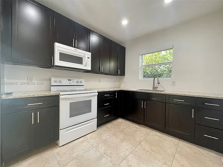 1322 SE 1st Ave — Photo 12