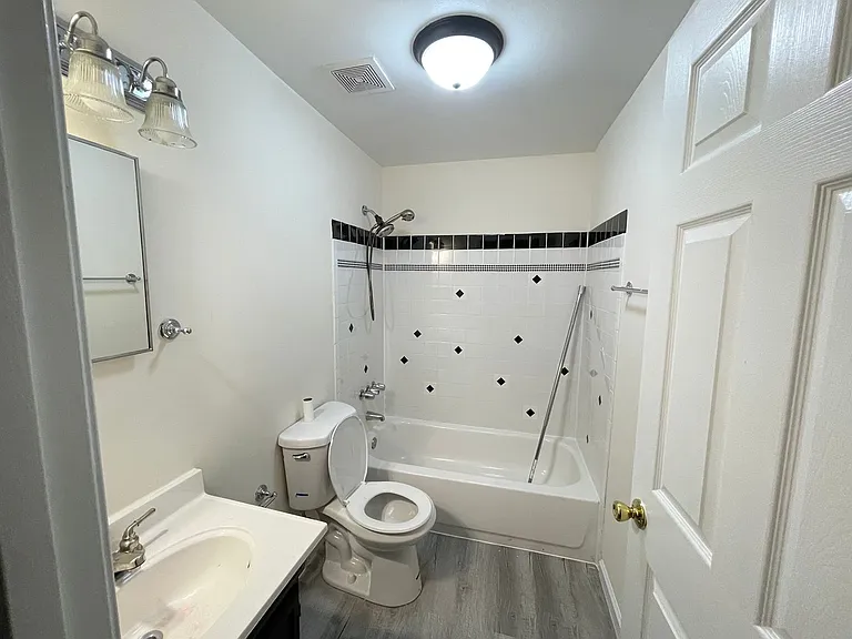 15518 Toddsbury Ln — Photo 22