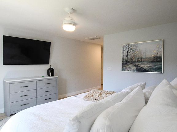 5th image of 2741 W Brooke Ave