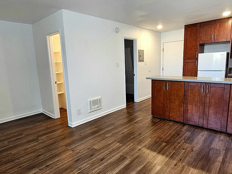 Windward Village Apartments — Photo 54