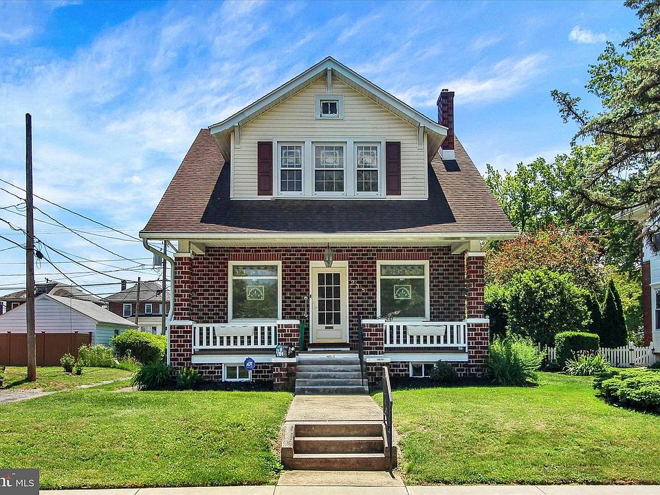 1st image of 238 E Walnut St