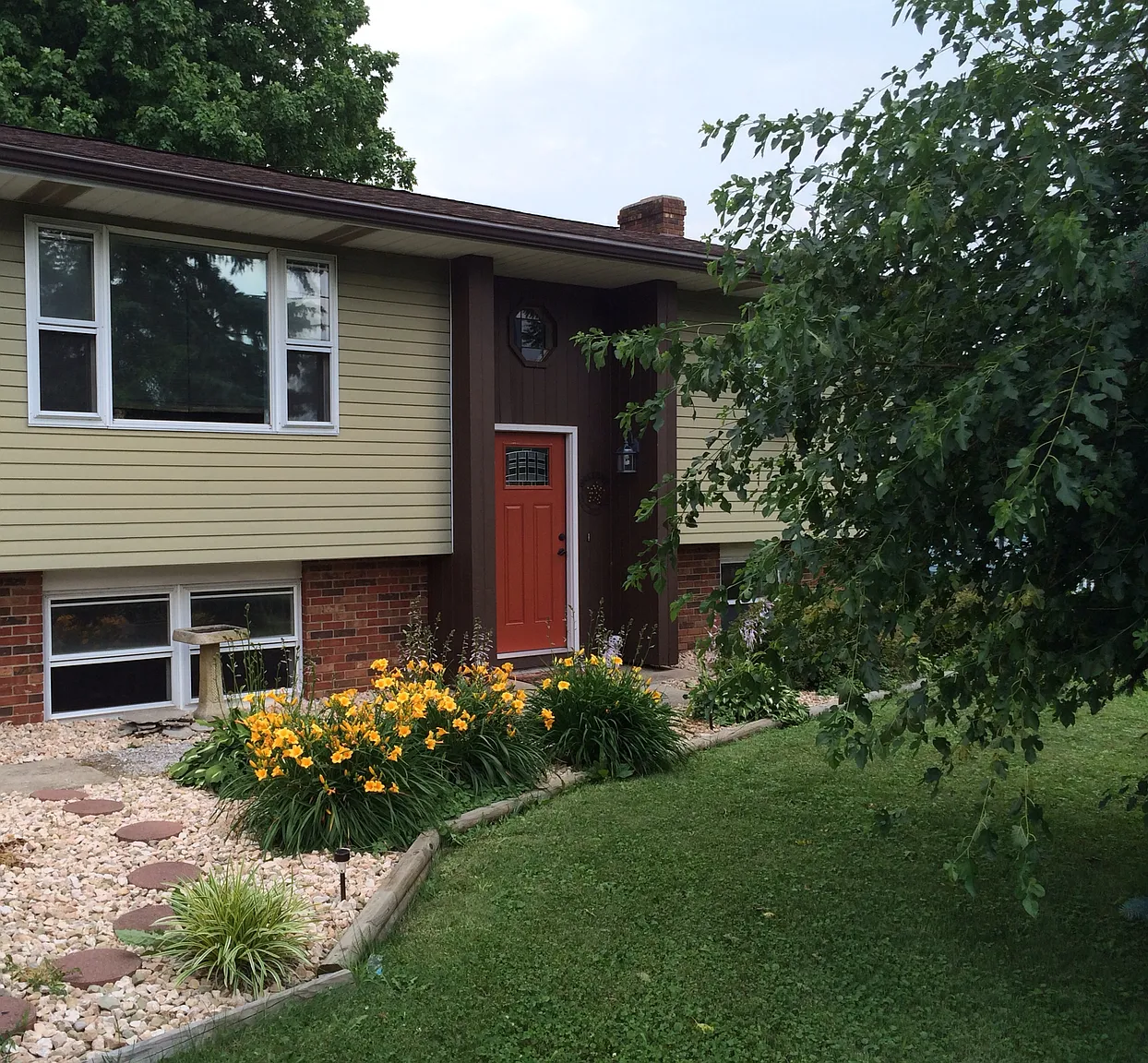 221 Bradley St photo 1