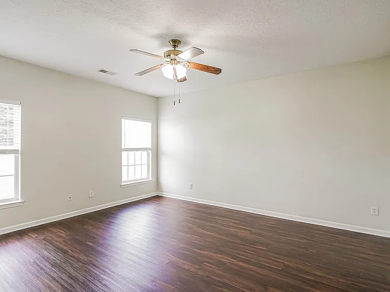 130 Megan St — Photo 10