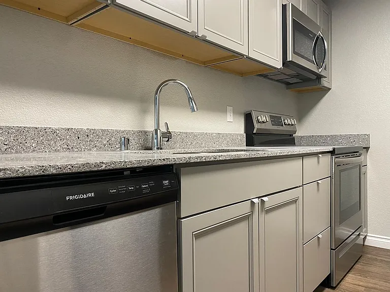 Westwood Apartments — Photo 113
