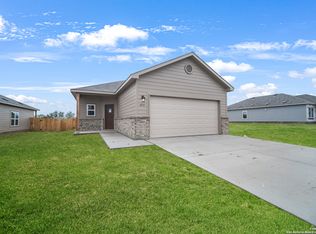 1515 W Chavaneaux Rd, San Antonio, TX 78224