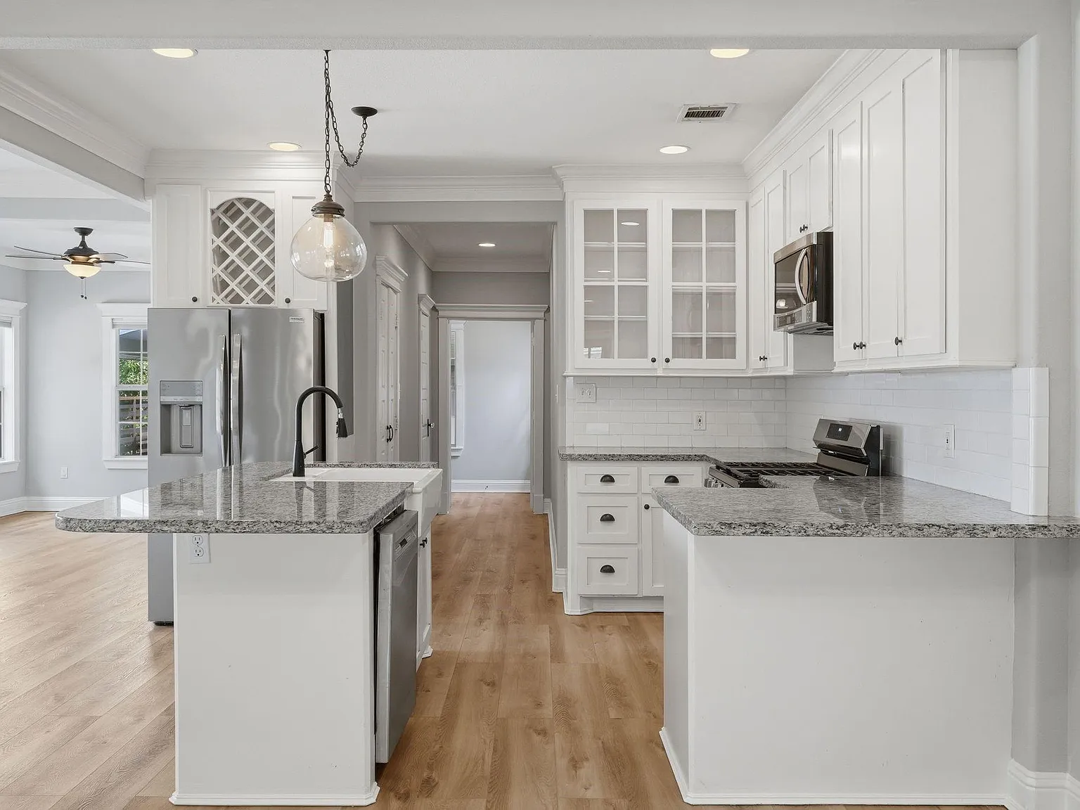 3 bed, 2.5 bath, 2132 sqft, $3,300 — Photo 2